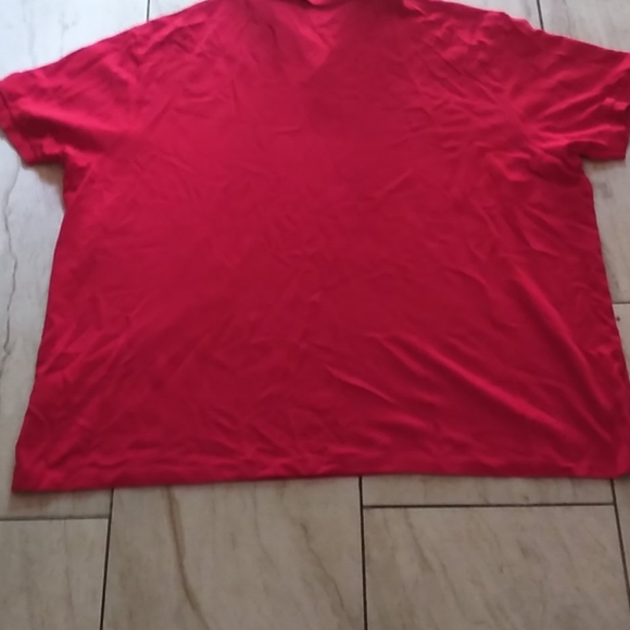 Red shirt - Picture 2 of 4
